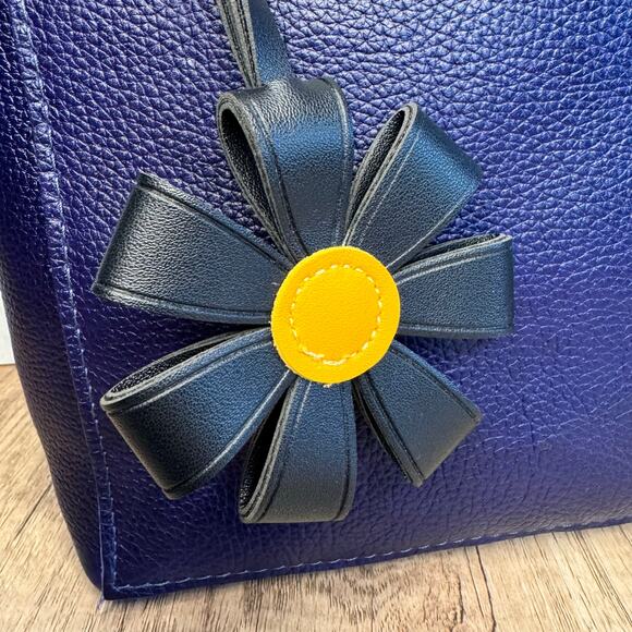 Black Daisy Bag Charm Flower Purse Flair Keychain NEW FAST SHIP Flower Accessory - Picture 2 of 7